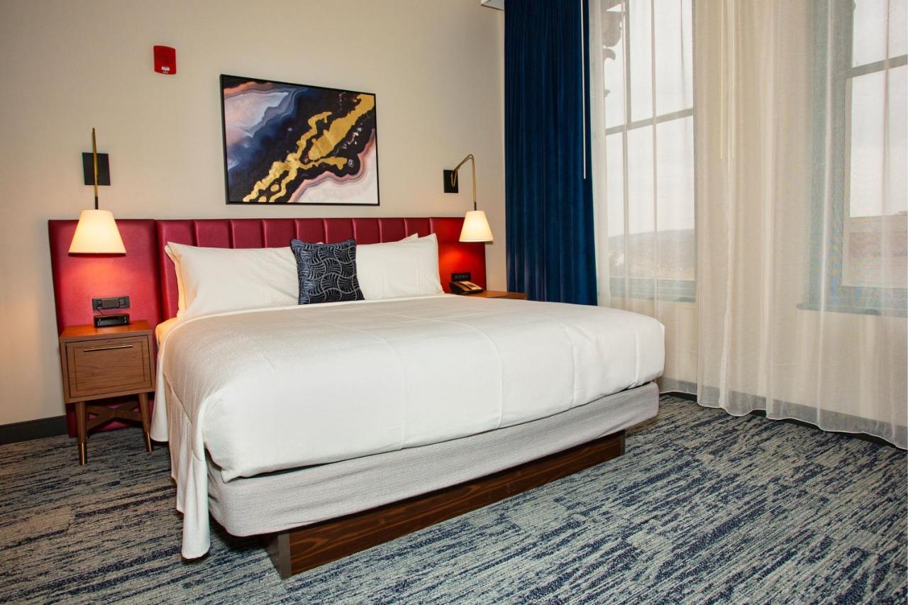 Blu-Tique, Akron, A Tribute Portfolio Hotel Bagian luar foto